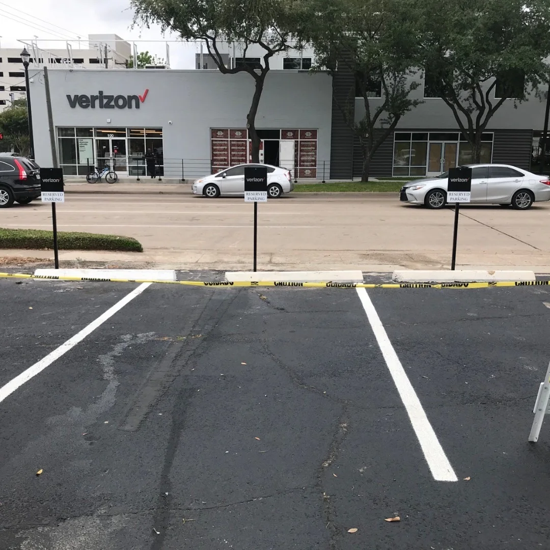 Verizon Storefront Parking Lot Signage for Verizon Wireless Retail — Commercial Signage installed by Stingray Signs LLC
